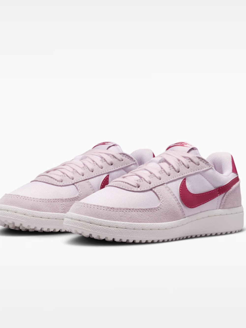 NEW Nike sneakers